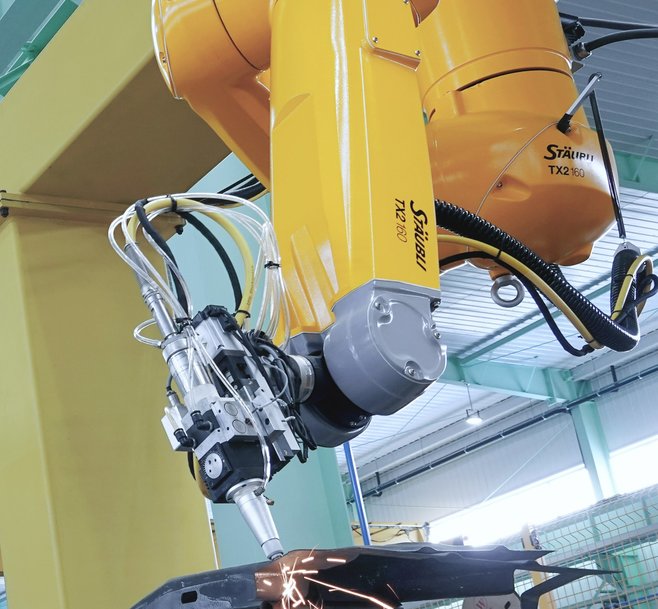 Stäubli unveils new TX2-160L HDP laser cutting robot at Automatica 2022